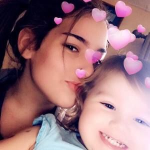 Meet your Posher, Kenzie